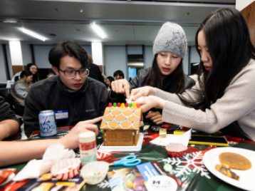 2025-12-05 Gingerbread Decorating 